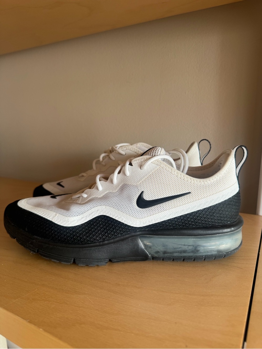 Nike Men’s Air Max White and Black - Size 9